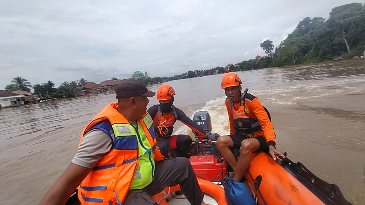 Tim SAR saat melakukan pencarian korban hilang, Selasa (4/3/2025). Foto: istimewa