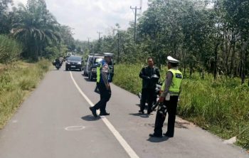 Anggota Satlantas Polres OKU Timur melakukan ooah TKP, Rabu (9/4/2025) Foto: istimewa