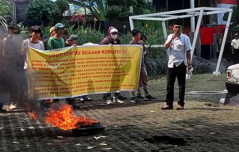 Massa GPR demo di de0an gedung KPK, Rabu (16/4/2025). Foto: istimewa