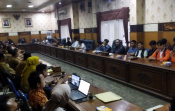 RDP Tirta Raja di ruang rapat DPRD OKU, Senin (8/9/2025). Foto: Cahaya Nusantara
