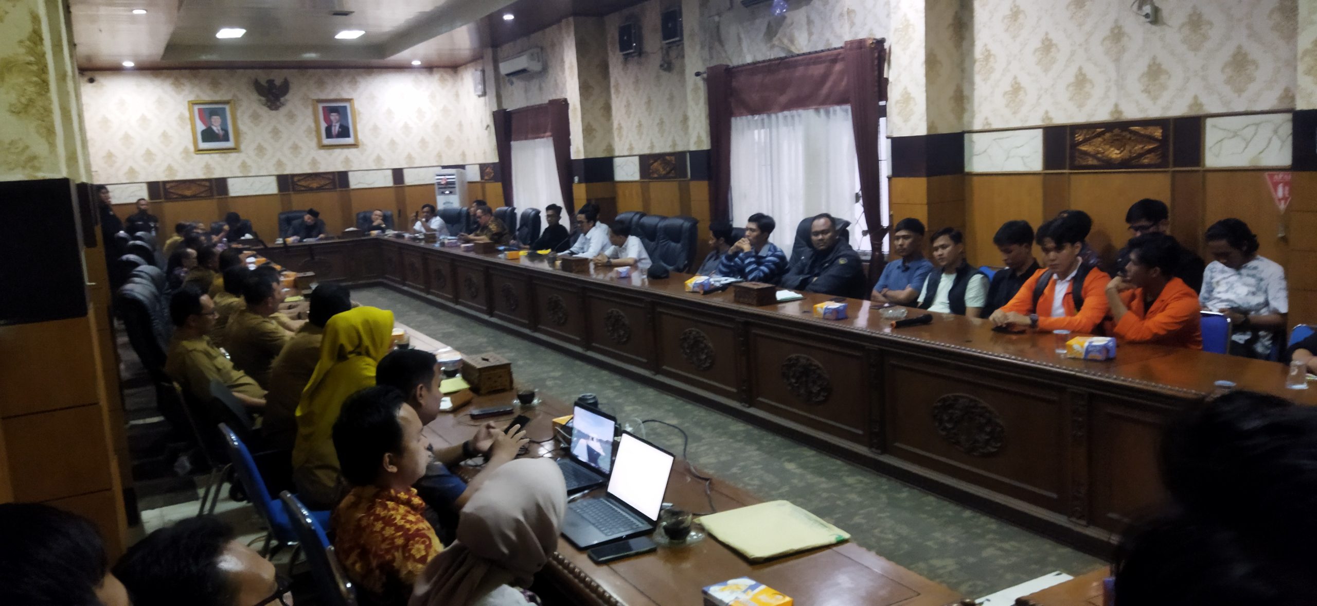 RDP Tirta Raja di ruang rapat DPRD OKU, Senin (8/9/2025). Foto: Cahaya Nusantara