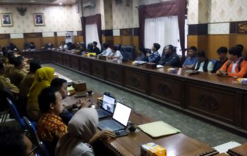 RDP Tirta Raja di ruang rapat DPRD OKU, Senin (8/9/2025). Foto: dokumen Cahaya Nusantara
