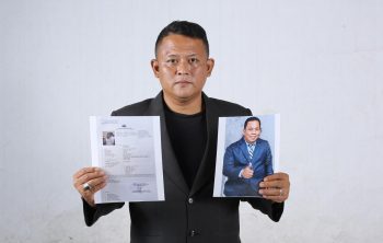 Kuasa hukum menunjukkan LP dan foto tersangka. Foto: istimewa