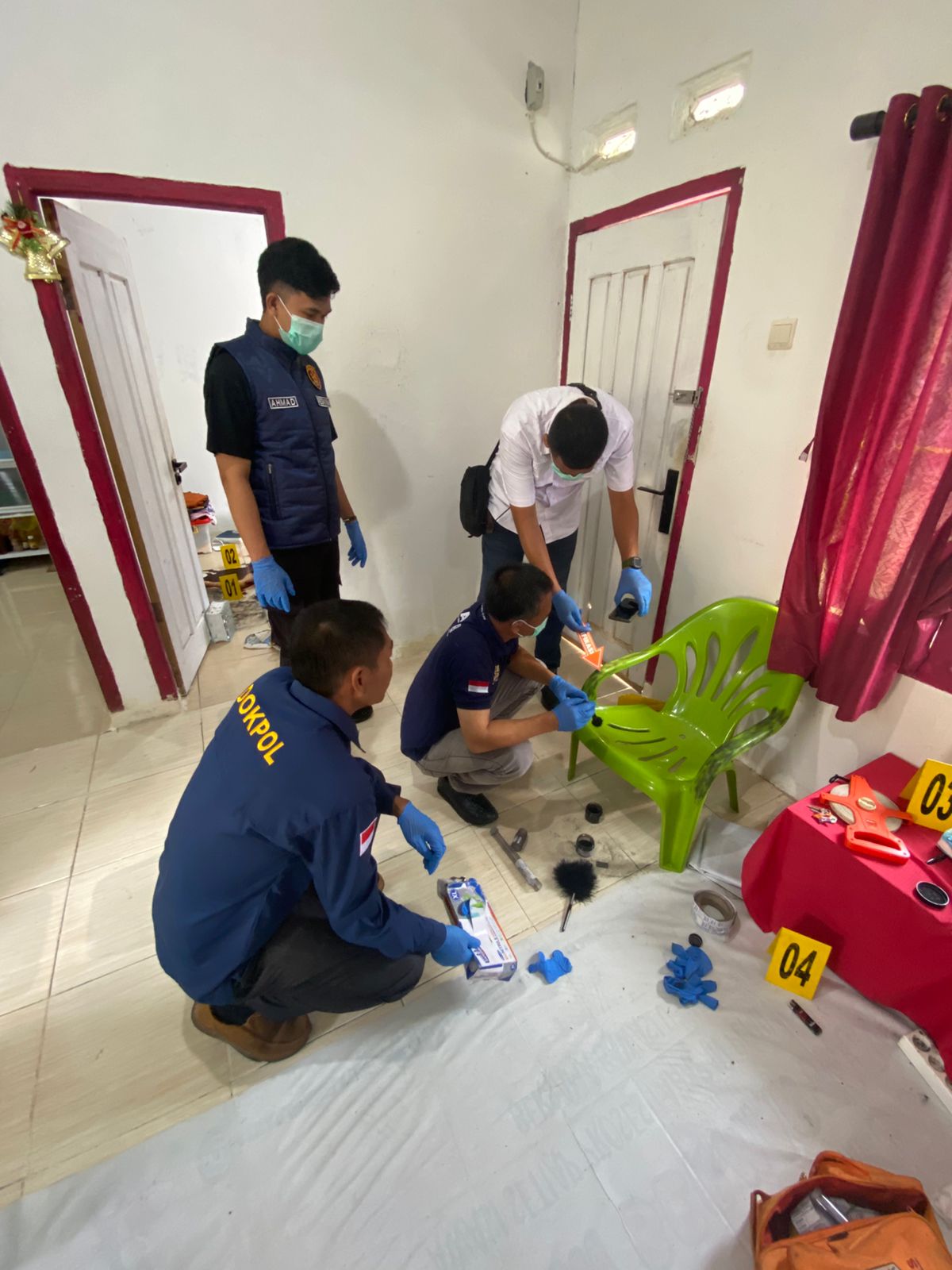 Polisi melakukan olah TKP. Foto: istimewa