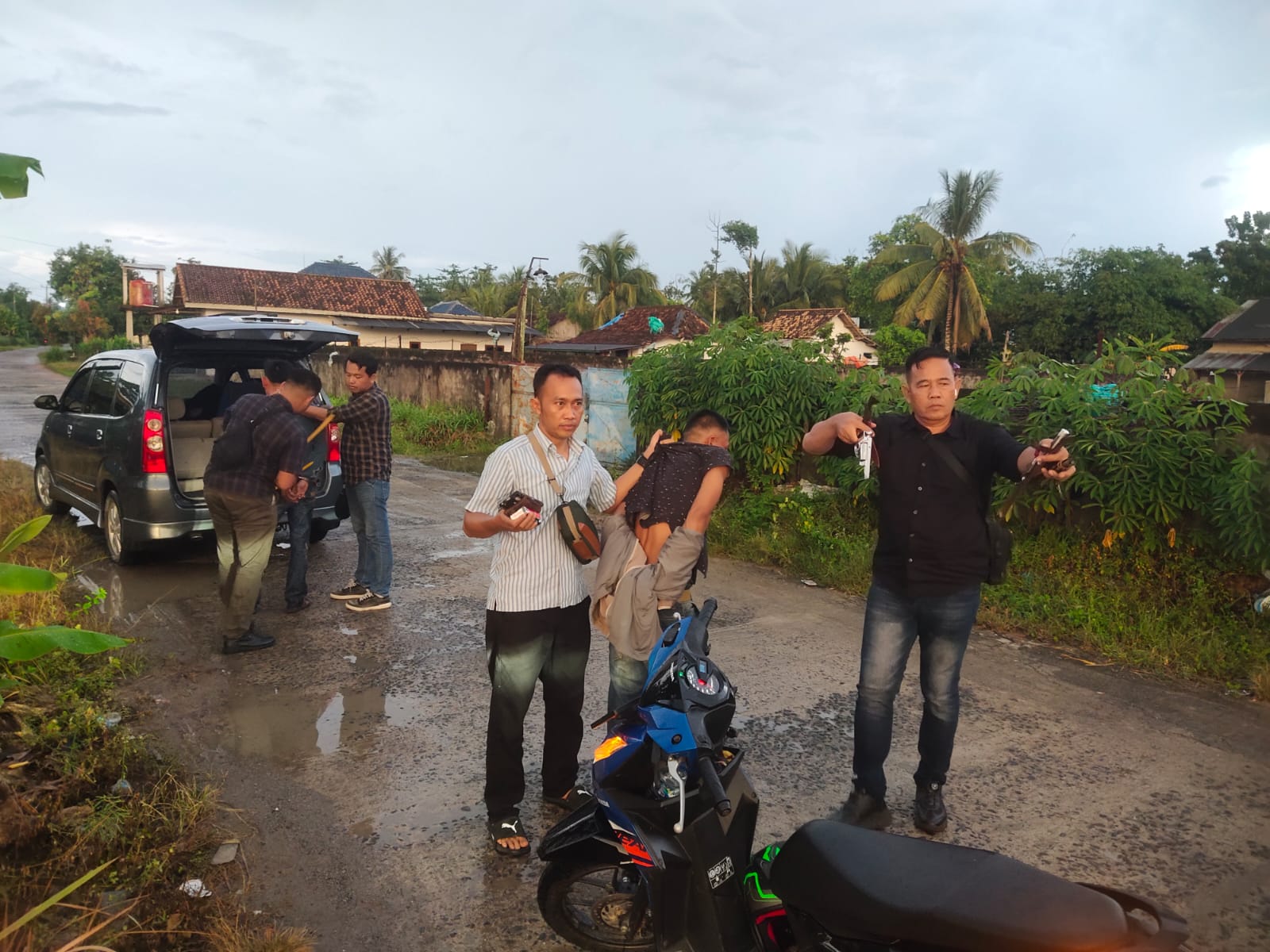 Kedua pelaku diamankan polisi. Foto: istimewa
