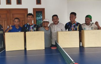 Febrianto Kuncoro foto bersama usai pembagikan hadiah kepada pemenang, Minggu (26/7/2026). Foto: erham
