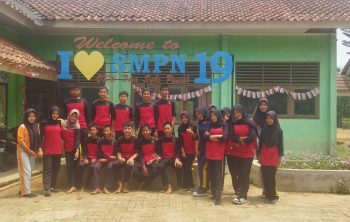 Murid SMPN 19 OKU saat mengikuti jam olah raga, Kamis (16/10/2026). Foto: Erham