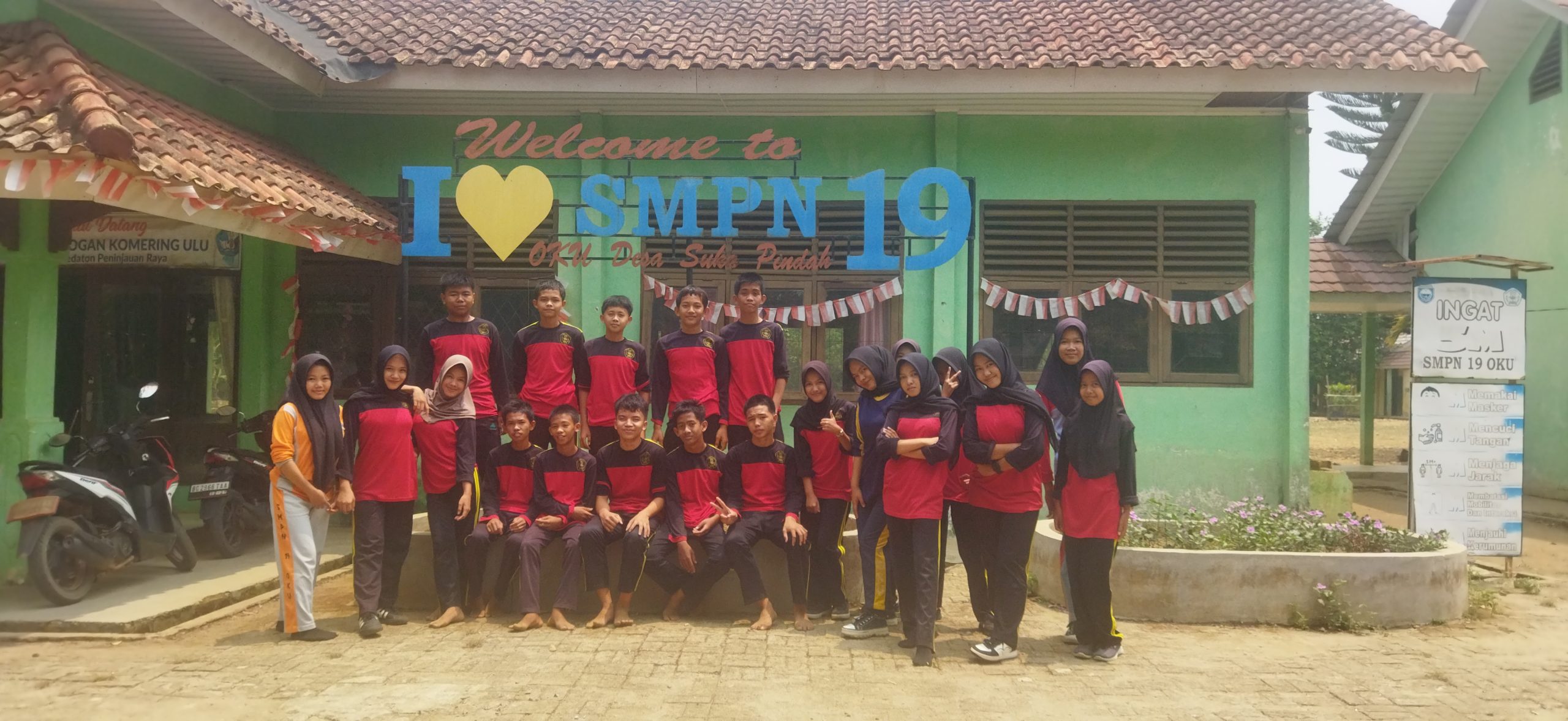 Murid SMPN 19 OKU saat mengikuti jam olah raga, Kamis (16/10/2026). Foto: Erham